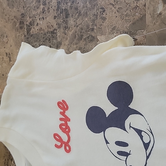 New Disney Mickey and Friends Tee Shirt 😊 size Medium left - Picture 4 of 9